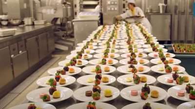 Dapur Raksasa di Kapal Pesiar-Rahasia di Balik 30.000 Hidangan Setiap Hari