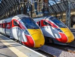Bagaimana perjalanan kereta api terpengaruh setelah penusukan kereta di Huntingdon dan kecelakaan kereta di Cumbria