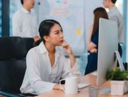 Orang Dewasa yang Tidak Pernah Merasa Aman Saat Kecil Biasanya Punya 7 Kebiasaan Ini, Menurut Psikologi