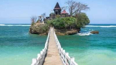 Tujuh Pantai Indah Malang yang Harus Dikunjungi, Ada yang Mirip Bali dan Raja Ampat